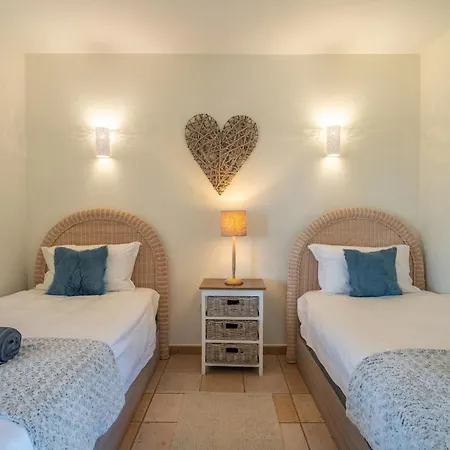 Vila Pangur-ban By Aura Collection